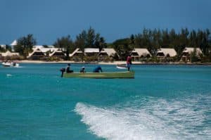 Barque de pecheurs sur le chemin de l'ile aux cerfs