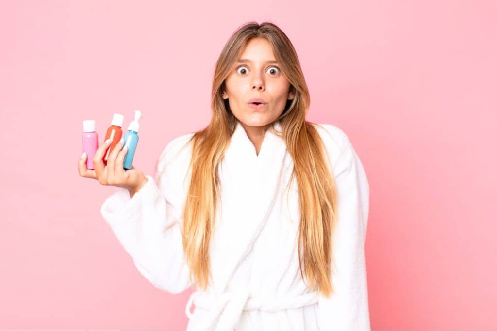 Pourquoi il ne faut surtout pas utiliser les shampoings d’hôtels selon une experte ?