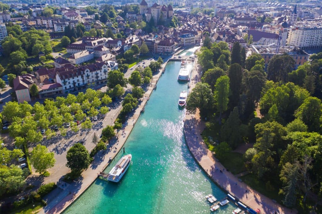 Où partir avec un bébé en août en France?