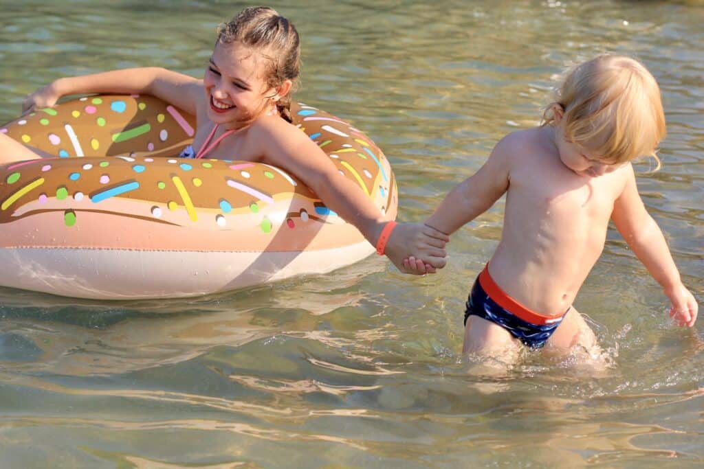 Où partir en France en août avec un enfant de 2 ans?