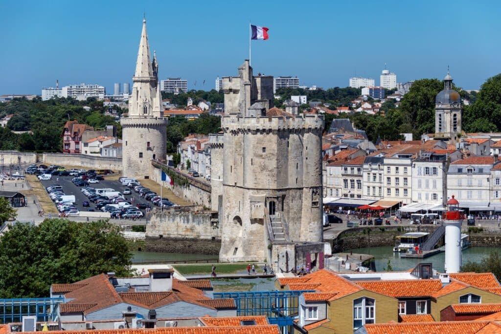 Où partir en famille en août en France?